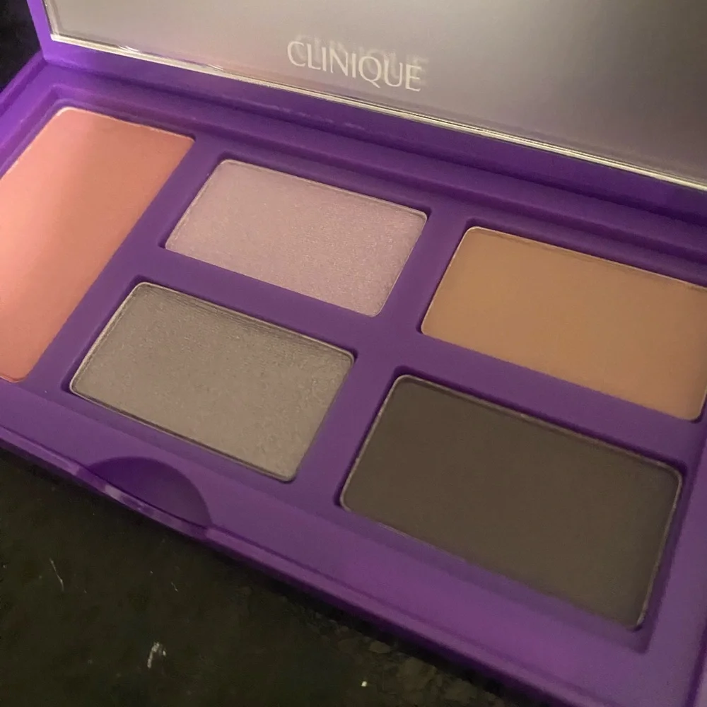 NEW Clinique eyeshadow and cheek palette